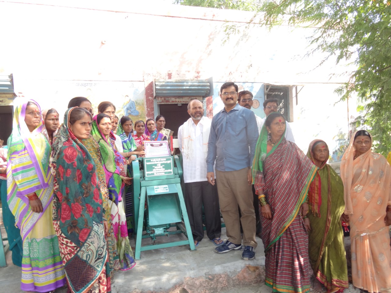 Drought-affected families of Marathwada supported with fodder and Kadba Kutti machines